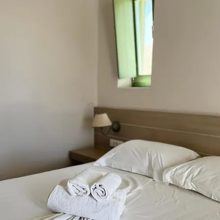 Alona Luxury Apartament *