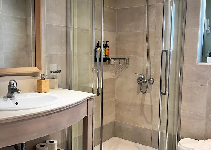Alona Luxury Arkásza
